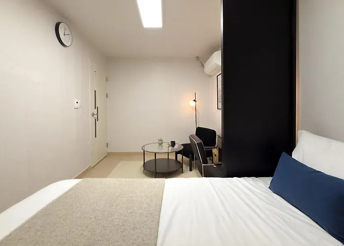Ddp Prime Triple Metro Access, Shopping Paradise, Scenic Park View *